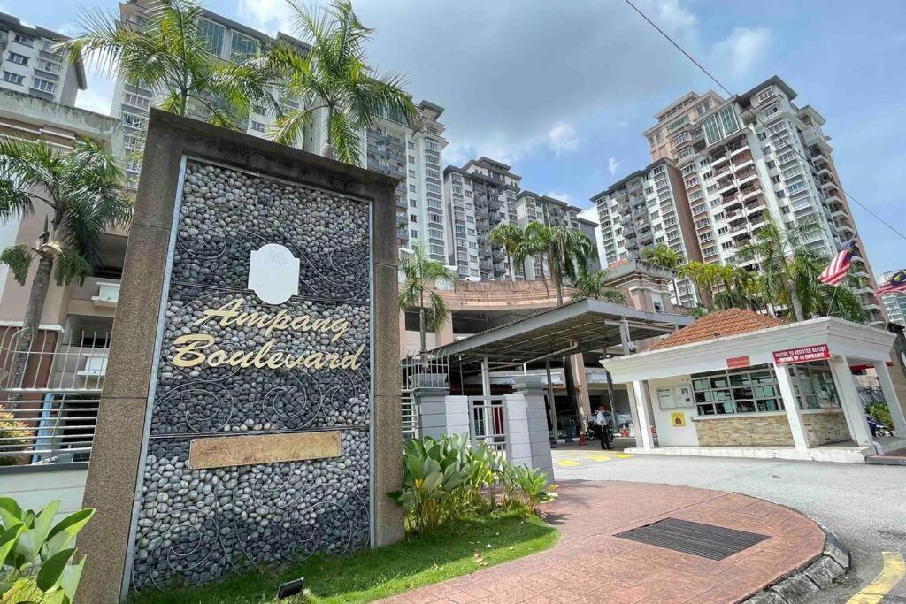 Apartment 3br 8pax Kl Centre Klcc View Ampang Boulevard